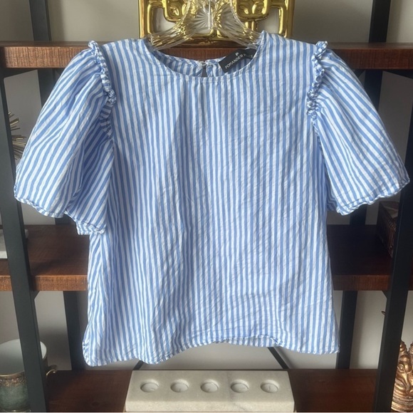 Pomander Place Tuckernuck Blue & White Striped Poplin Lightweight Ruffle Top S - Picture 7 of 14